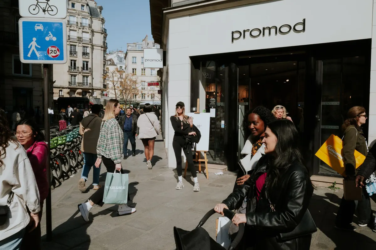 Street Style Checklist: 10 Items to Pack for Fashion Week Street Photographers